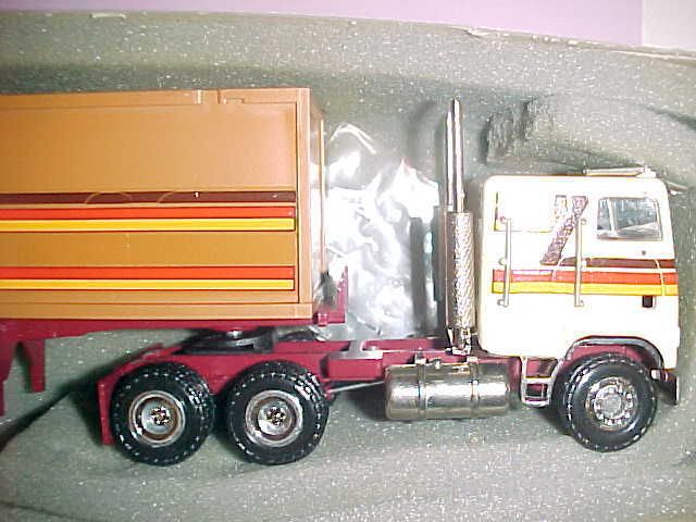 Conrad Freightliner Tractor Trailer 150 scale  