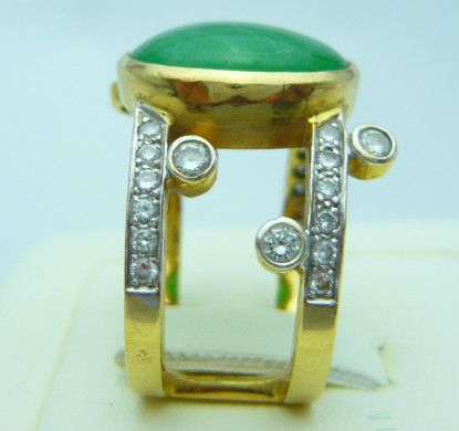 imperial jade Top AAA & diamond 18 k yellow gold ring  