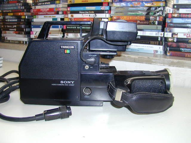 VIDEO CAMERA VINTAGE SONY BETAMAX TRINICON HVC 2000P  