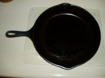 Vintage Sydney Wagner Ware 1060e No. 10 Cast Iron Skillet  