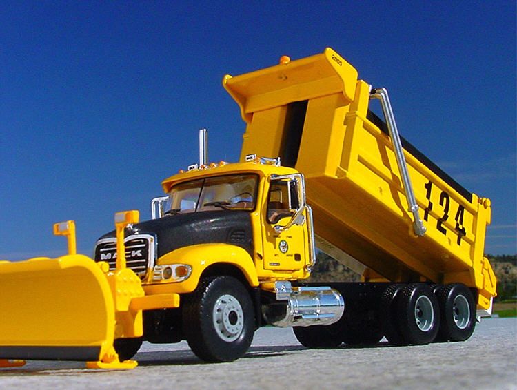 VR   First Gear CHICAGO OHARE AIRPORT Mack SNOWPLOW  