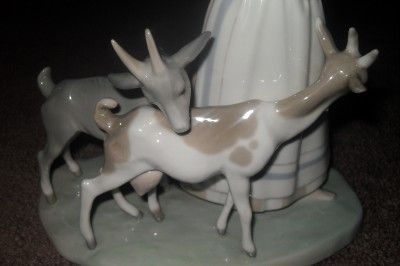 RARE LLADRO FIGURAL #1001 SHEPHERDESS WITH GOATS MIB  