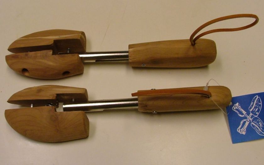 WOMANS RED CEDAR SHOE TREES SIZE 6 7  