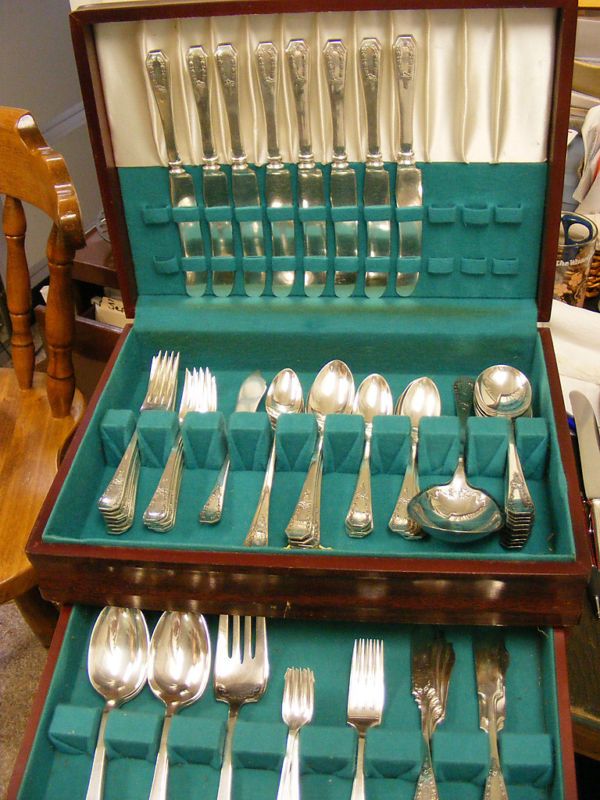 Old Company Silverplate Flatware Carolina 77pc Set C Chest / Box 