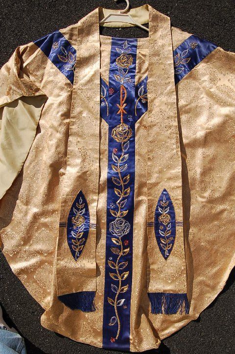 Fine older Marian Vestment Set + Cope, Chasuble, Dalmatic, Tunic & 3 