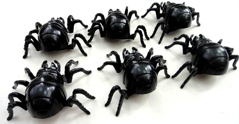 vintage 6 WIND UP CRAWLING SPIDERS w/DISPLAY BOX ~NOS  