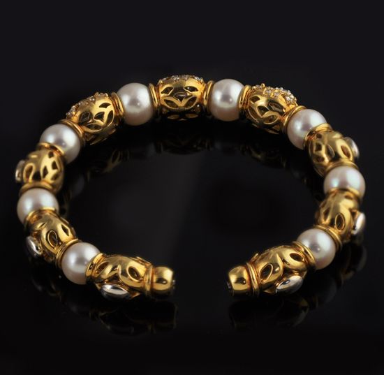   18k Gold Diamond Pearl Bracelet SALE 20% off limited time only  