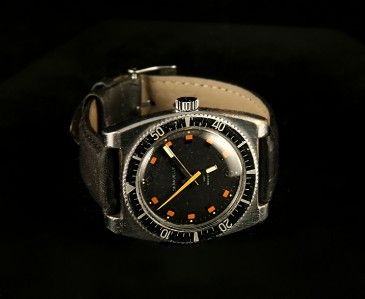 VINTAGE BULOVA CARAVELLE 7 JEWEL MECHANICAL DIVER STYLE WATCH  