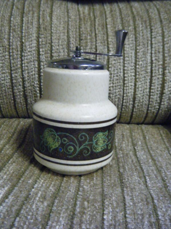 Lenox Spanish Swirl Pepper Mill Grinder Temperware  