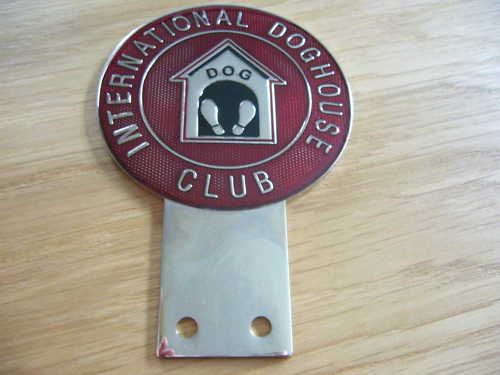 INTERNATIONAL DOGHOUSE ENAMEL CHROME CAR BADGE F1 BMC  