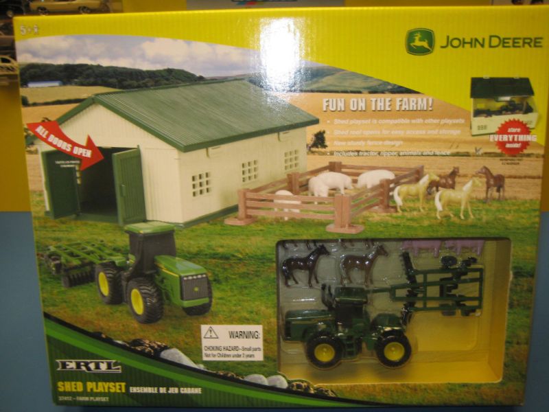 ERTL JOHN DEERE SHED PLAYSET NIB  