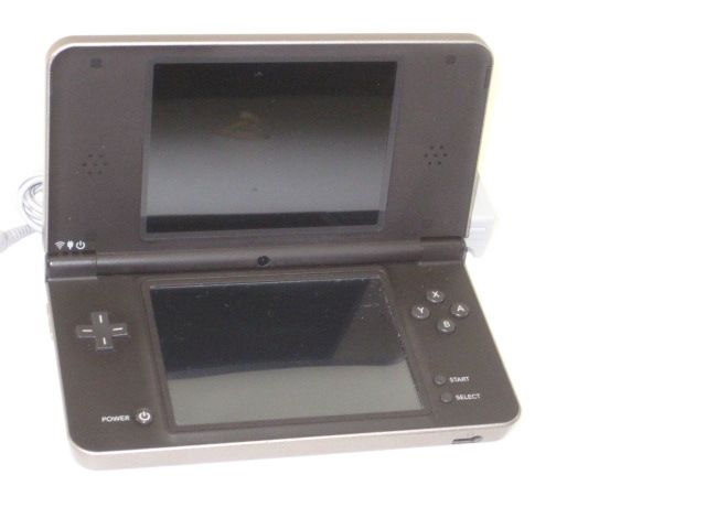 NINTENDO UTL 001 DSi XL HANDHELD VIDEO GAME CONSOLE  