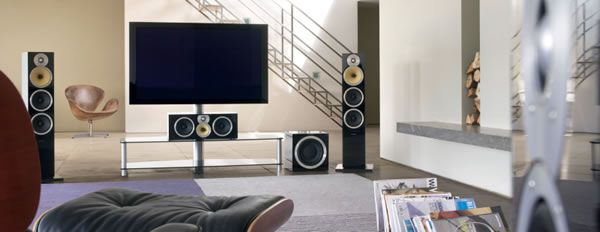   PICTURES SHOWS THE CENTER CHANNEL SPEAKER, IN A ROOM SETTING