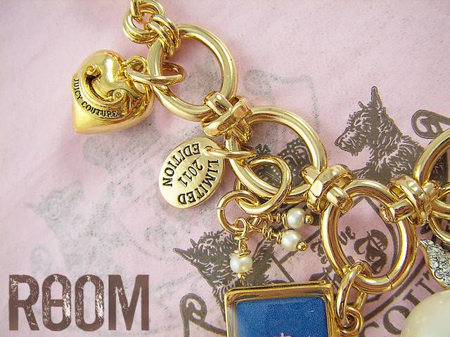 JUICY COUTURE GRADUATION 2011 BRACELET CHARM  